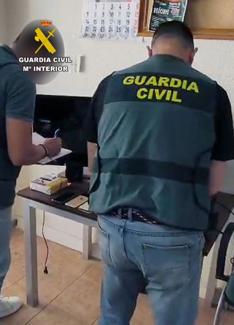 La Guardia Civil desmantela en Alhama de Murcia un grupo delictivo especializado en cometer delitos contra el patrimonio - 4, Foto 4