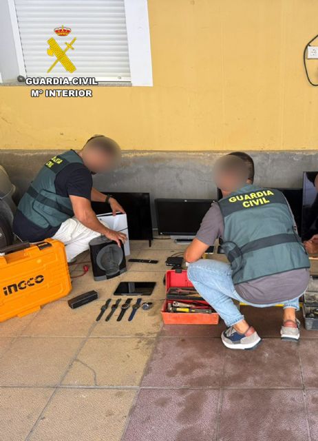 La Guardia Civil desmantela en Alhama de Murcia un grupo delictivo especializado en cometer delitos contra el patrimonio - 5, Foto 5