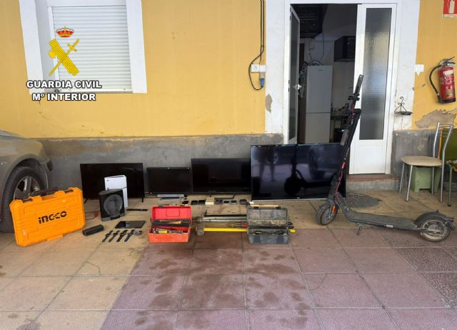 La Guardia Civil desmantela en Alhama de Murcia un grupo delictivo especializado en cometer delitos contra el patrimonio, Foto 7