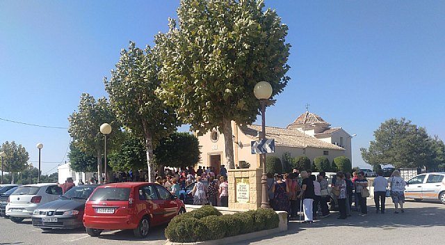 Las Mujeres Rurales del Raiguero repartieron folletos en Marchena por la igualdad en el mundo rural y los retos 2017/2018, Foto 9