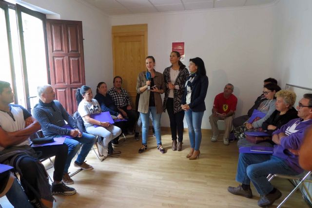 El Ayuntamiento de Caravaca colabora con los cursos formativos de inclusión social Cáritas para mejorar la empleabilidad - 3, Foto 3