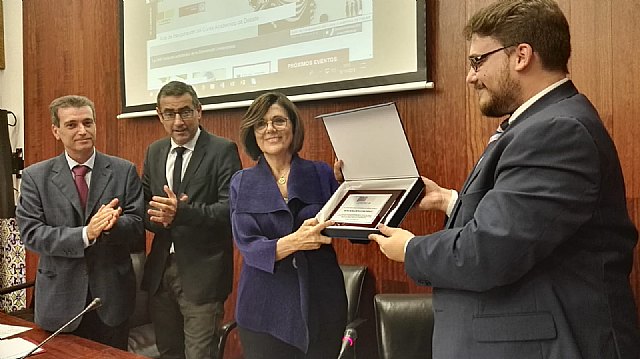 Rosa Peñalver, distinguida como primera socia de Honor del Club de Debate de la Universidad de Murcia - 1, Foto 1