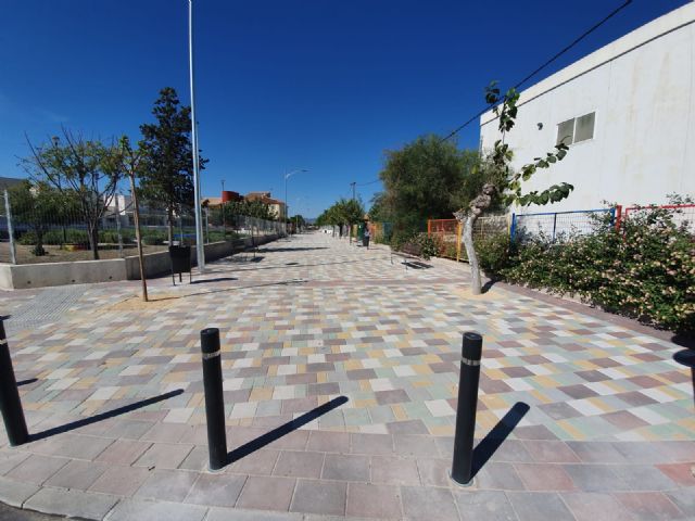 El Ayuntamiento de Molina de Segura finaliza las obras de peatonalización de la Calle Serreta y los trabajos de impermeabilización del pabellón infantil del CEIP La Purísima en la pedanía de El Llano - 1, Foto 1
