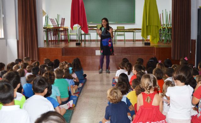 Las Torres de Cotillas fomenta el uso de la biblioteca en la conmemoración de su día mundial - 1, Foto 1