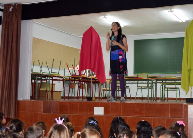 Las Torres de Cotillas fomenta el uso de la biblioteca en la conmemoración de su día mundial - 3, Foto 3