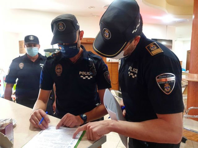 La Policía Local de Caravaca realiza inspecciones informativas en más de un centenar de locales de hostelería sobre la normativa COVID-19 - 1, Foto 1
