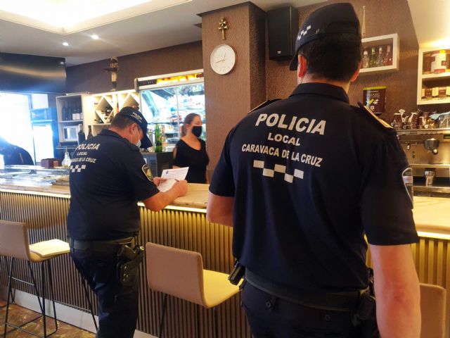 La Policía Local de Caravaca realiza inspecciones informativas en más de un centenar de locales de hostelería sobre la normativa COVID-19 - 3, Foto 3