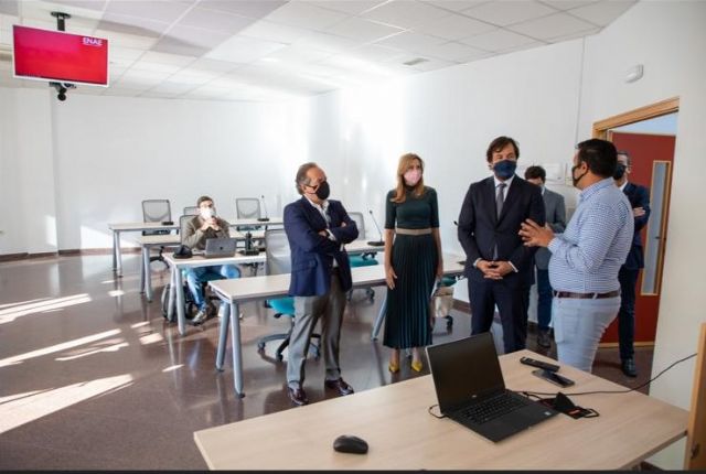 Unas 300 personas desempleadas solicitan una beca de ENAE y el SEF para cursar un máster - 2, Foto 2