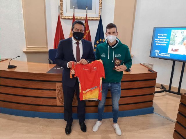 El alcalde recibe al ciclista Miguel Ángel Ballesteros - 1, Foto 1