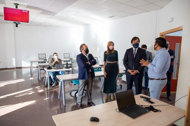 Alrededor de 300 personas desempleadas han solicitado una de las becas que ofrecen ENAE y el SEF para cursar un máster - 2, Foto 2