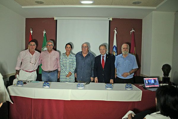 Los sevillanos abarrotan el nuevo local del Ateneo de Triana - 1, Foto 1