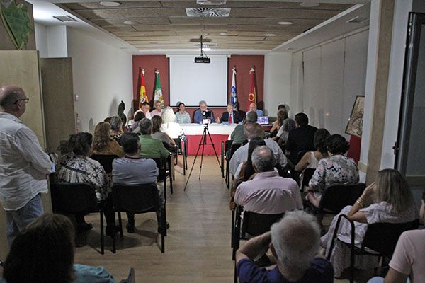 Los sevillanos abarrotan el nuevo local del Ateneo de Triana - 5, Foto 5