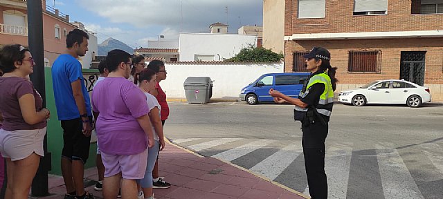 Polica Local ensea educacin vial a los usuarios del Centro de Discapacidad Intelectual, Foto 1