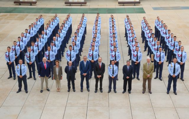 Un centenar de estudiantes del grado en Tecnología y del máster en Ingeniería Militar Aeroespacial del CUD visitan el campus Muralla del Mar - 1, Foto 1