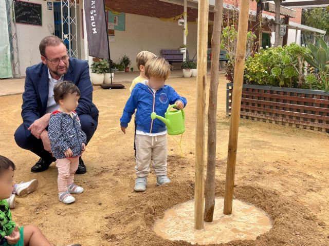 Los pequeños escolares de la Escuela Infantil Municipal San Roque de El Palmar se suman al Plan Foresta - 2, Foto 2