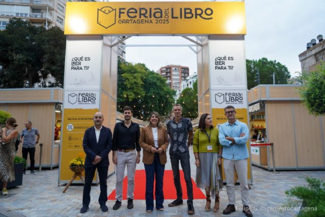 La Feria del Libro de Cartagena invita a reflexionar sobre la importancia de la lectura desde la plaza Juan XXIII - 1, Foto 1