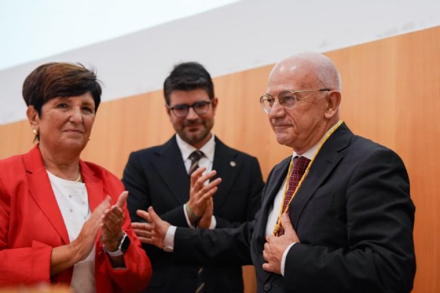 Eduardo Osuna toma posesión como decano de la Facultad de Medicina - 2, Foto 2