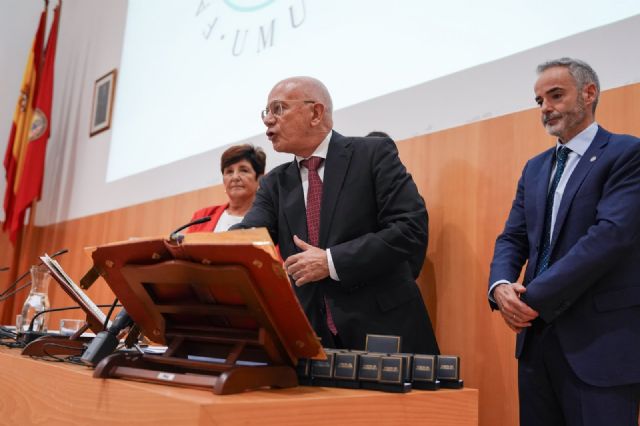 Eduardo Osuna toma posesión como decano de la Facultad de Medicina - 3, Foto 3