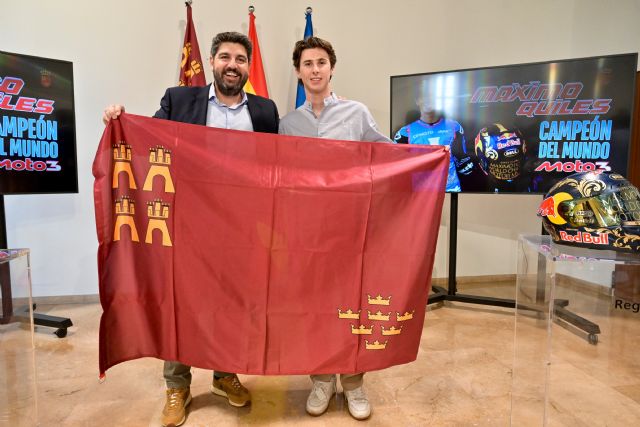 López Miras recibe al piloto murciano Máximo Quiles, flamante campeón del mundo: Sobre tu moto llevas el orgullo de toda una Región - 2, Foto 2