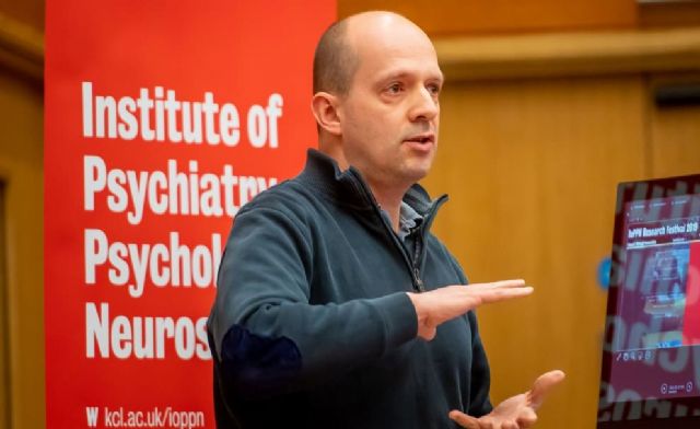 El neurocientífico Kris De Meyer, el Ayuntamiento de Bilbao y el fotógrafo y divulgador de naturaleza Gotzon Mantuliz, - 2, Foto 2