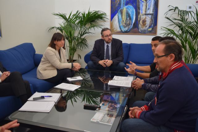 Reunión del PP con los representantes sindicales del Consorcio de Bomberos de la Región - 2, Foto 2