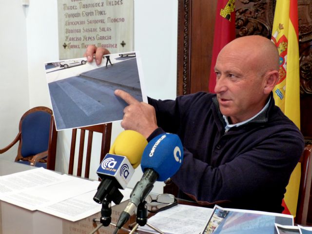 IU-V denuncia que no existen control y supervisión públicos de las obras públicas que se hacen en las calles de Lorca - 1, Foto 1