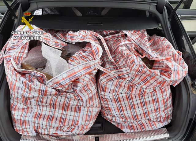 La Guardia Civil intercepta el envío por carretera de más de 100 kilos de droga - 3, Foto 3