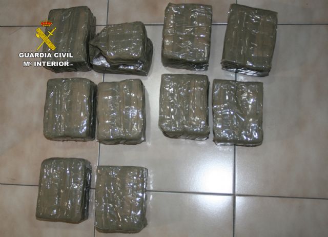 La Guardia Civil intercepta el envío por carretera de más de 100 kilos de droga - 5, Foto 5