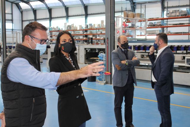 La consejera Valle Miguélez visita la empresa de maquinaria agrícola Elifab - 1, Foto 1