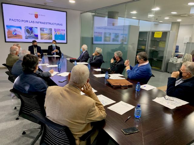 El Gobierno regional continúa con el grupo de opinión Los Espectadores la ronda de contactos sobre el Pacto por las Infraestructuras - 1, Foto 1