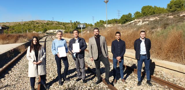 El Ayuntamiento y ADIF firman el contrato de arrendamiento de las estructuras ferroviarias del municipio de Calasparra - 1, Foto 1