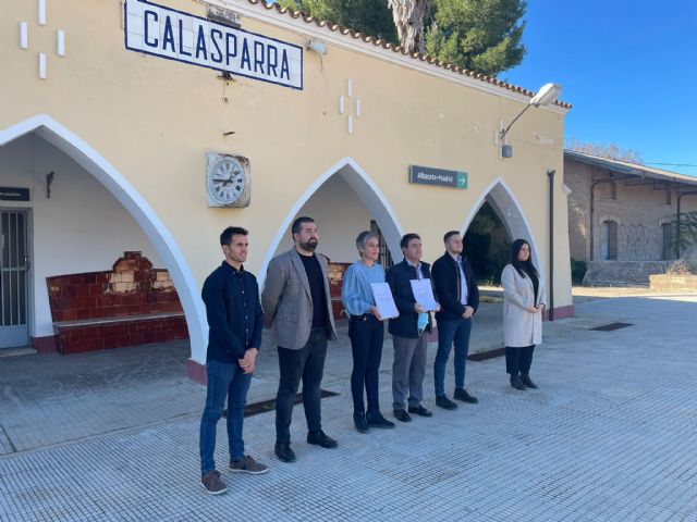 El Ayuntamiento y ADIF firman el contrato de arrendamiento de las estructuras ferroviarias del municipio de Calasparra - 2, Foto 2