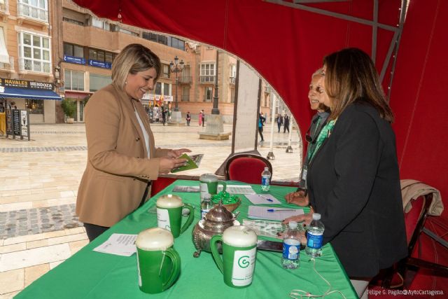 La mesa petitoria del Ayuntamiento recauda 1.864 euros para colaborar en la lucha contra el cáncer - 1, Foto 1
