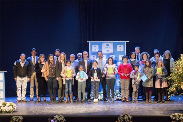 Ms de 800 escolares participan en el concurso de cuentos navideños organizado por la Fundacin de Trabajadores de ElPozo Alimentacin, Foto 1