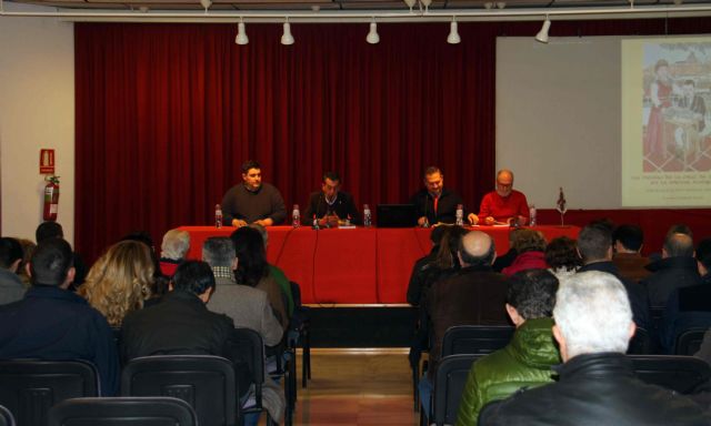 El libro Las fiestas de Caravaca en la prensa antigua recauda fondos para la Fundación de lucha contra la Leucemia - 2, Foto 2