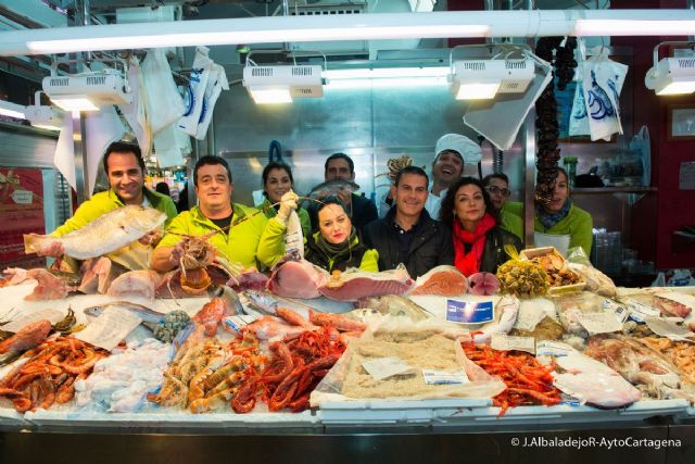 El pescado local se promociona esta Navidad en el Mercado de Santa Florentina - 1, Foto 1