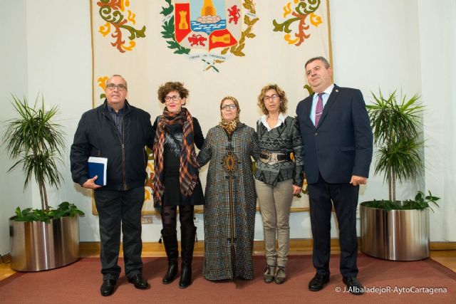 Un manifiesto muestra el compromiso del Consistorio con la realidad social de las migraciones - 1, Foto 1