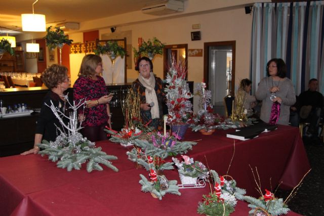 La asociación de Amas de Casa homenajea a sus mayores en la fiesta de la Navidad - 2, Foto 2