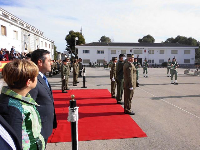 El alcalde de Alcantarilla asiste al relevo de coronel jefe, en el Regimiento de Infantería Zaragoza 5 de Paracaidistas - 2, Foto 2