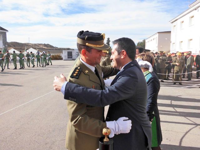 El alcalde de Alcantarilla asiste al relevo de coronel jefe, en el Regimiento de Infantería Zaragoza 5 de Paracaidistas - 4, Foto 4