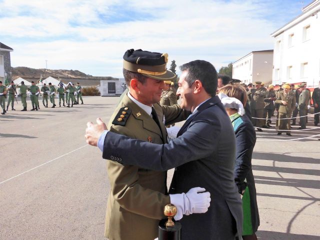 El alcalde de Alcantarilla asiste al relevo de coronel jefe, en el Regimiento de Infantería Zaragoza 5 de Paracaidistas - 4, Foto 4