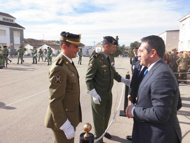 El alcalde de Alcantarilla asiste al relevo de coronel jefe, en el Regimiento de Infantería Zaragoza 5 de Paracaidistas - 5, Foto 5