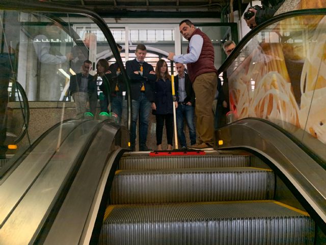 El Ayuntamiento de Murcia refuerza la limpieza de las plazas de abastos con un dispositivo especial para la campaña de Navidad - 3, Foto 3