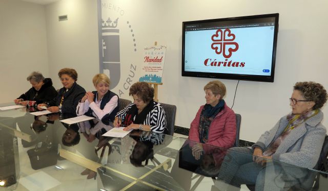 El Ayuntamiento de Caravaca entrega las ayudas municipales a las tres delegaciones de Cáritas en las parroquias del municipio - 1, Foto 1