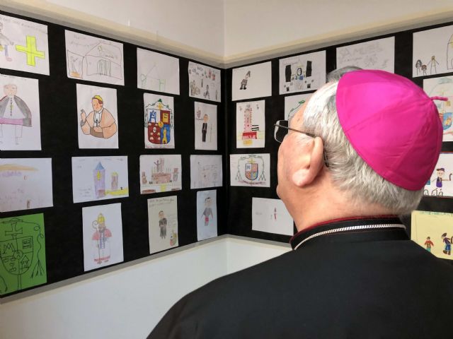 Los niños de Puerto Lumbreras realizan dibujos del obispo para la visita pastoral - 2, Foto 2