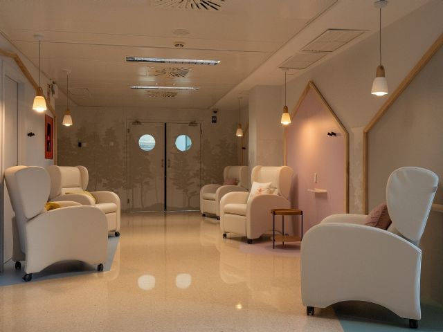 La UCI pediátrica de La Arrixaca estrena una sala de espera y una zona para padres - 1, Foto 1