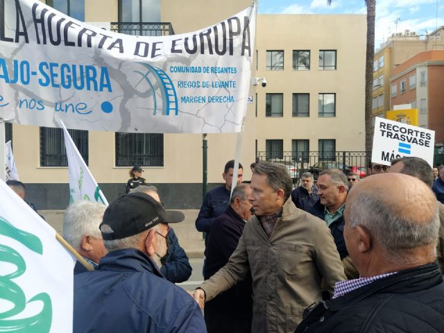 Fulgencio Gil: la protesta de los regantes en defensa del trasvase subraya la importancia del pleno extraordinario que hemos forzado que se celebre en nuestro Ayuntamiento - 1, Foto 1