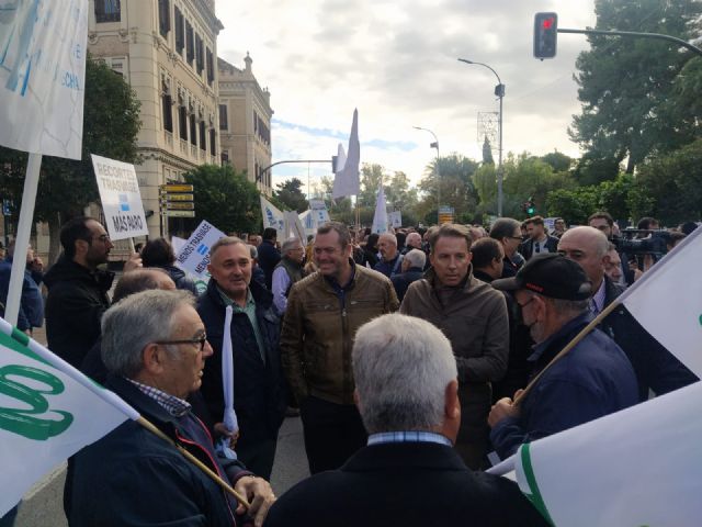 Fulgencio Gil: la protesta de los regantes en defensa del trasvase subraya la importancia del pleno extraordinario que hemos forzado que se celebre en nuestro Ayuntamiento - 3, Foto 3