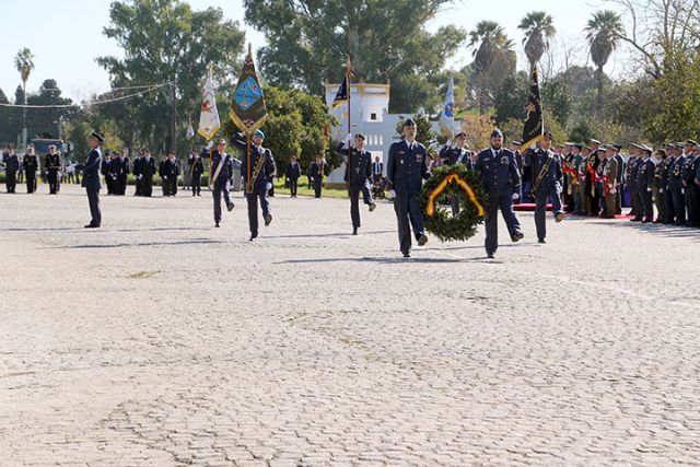 España. Sevilla. La ceremonia del día de la Patrona en Sevilla, culminó con un desfile terrestre y motorizado de las fuerzas participantes de Aviación - 2, Foto 2