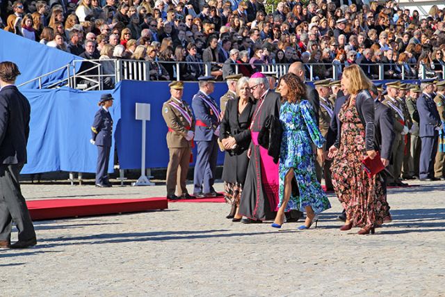 España. Sevilla. La ceremonia del día de la Patrona en Sevilla, culminó con un desfile terrestre y motorizado de las fuerzas participantes de Aviación - 4, Foto 4
